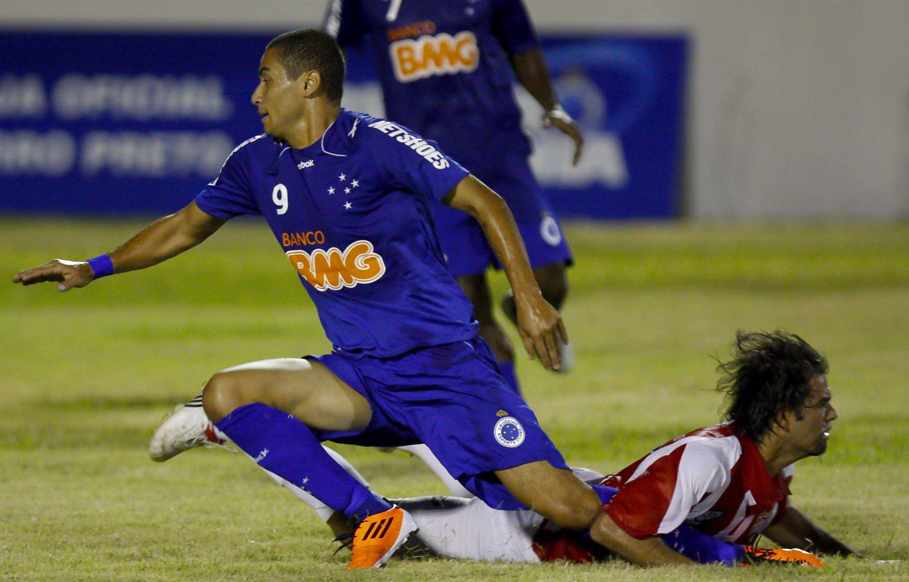 Leia mais sobre o artigo Cruzeiro bate o Villa no fim