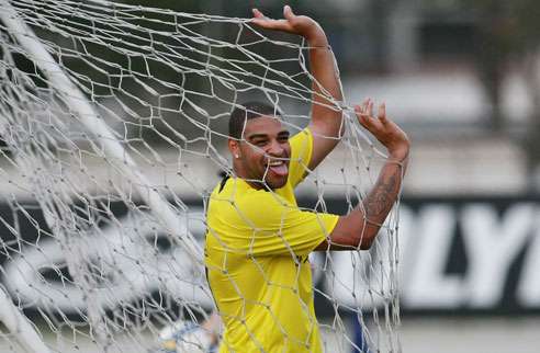 Leia mais sobre o artigo Adriano vai mesmo jogar no Corinthians