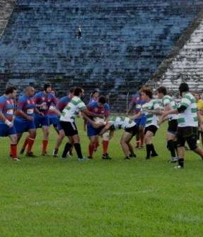 Leia mais sobre o artigo Derrota na estreia não desanima equipe de rugby de JF