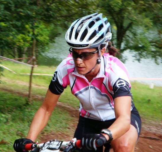 Leia mais sobre o artigo Roberta Stopa vence a Taça Brasil de Mountain Bike