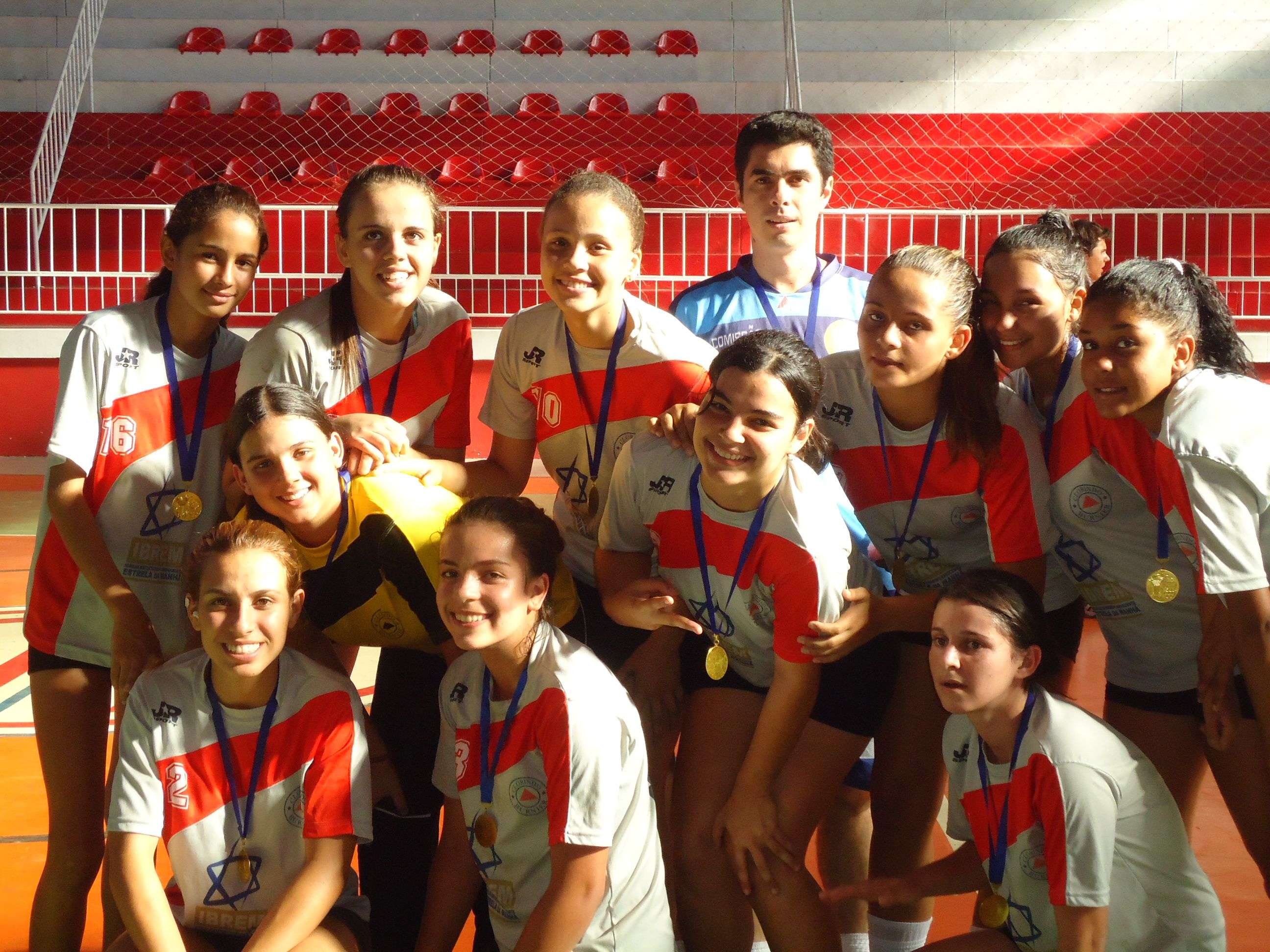 Leia mais sobre o artigo Clorindo Burnier é campeão no handebol dos Intercolegiais