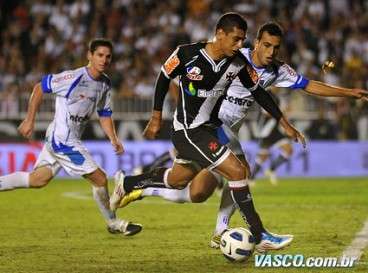 Leia mais sobre o artigo Vasco arranca empate aos 47 do segundo tempo