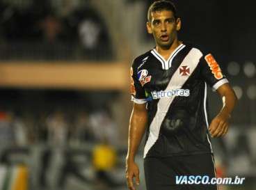 Leia mais sobre o artigo Com futebol de campeão, Vasco chega à decisão