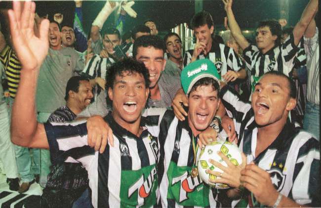 Leia mais sobre o artigo Núcleo do Botafogo confirma Donizete “Pantera” sábado em JF