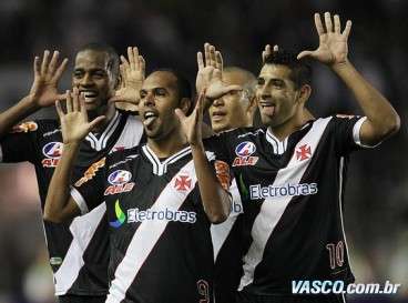 Leia mais sobre o artigo Vasco usa a cabeça e supera Coxa: 1 a 0