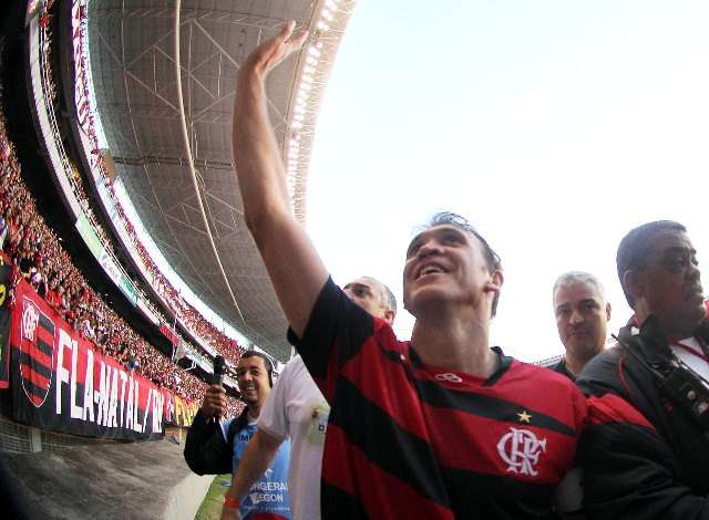Leia mais sobre o artigo Fla empata no adeus de Pet: 1 a 1. Vasco é goleado