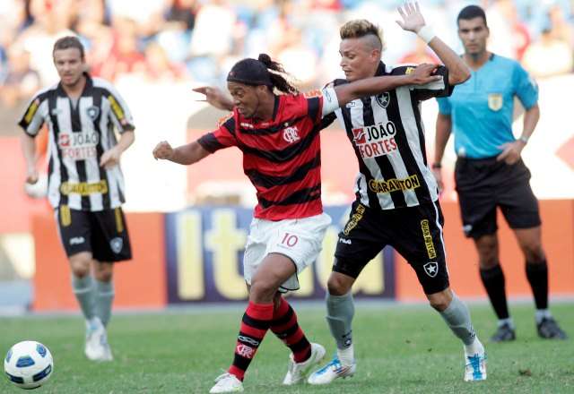 Leia mais sobre o artigo Cariocas empatam, Palmeiras goleia e São Paulo dispara