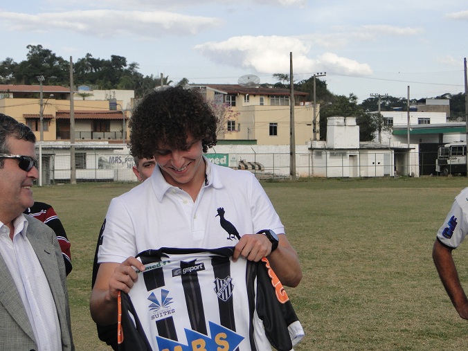 Leia mais sobre o artigo David Luiz é atração no treino do Tupi