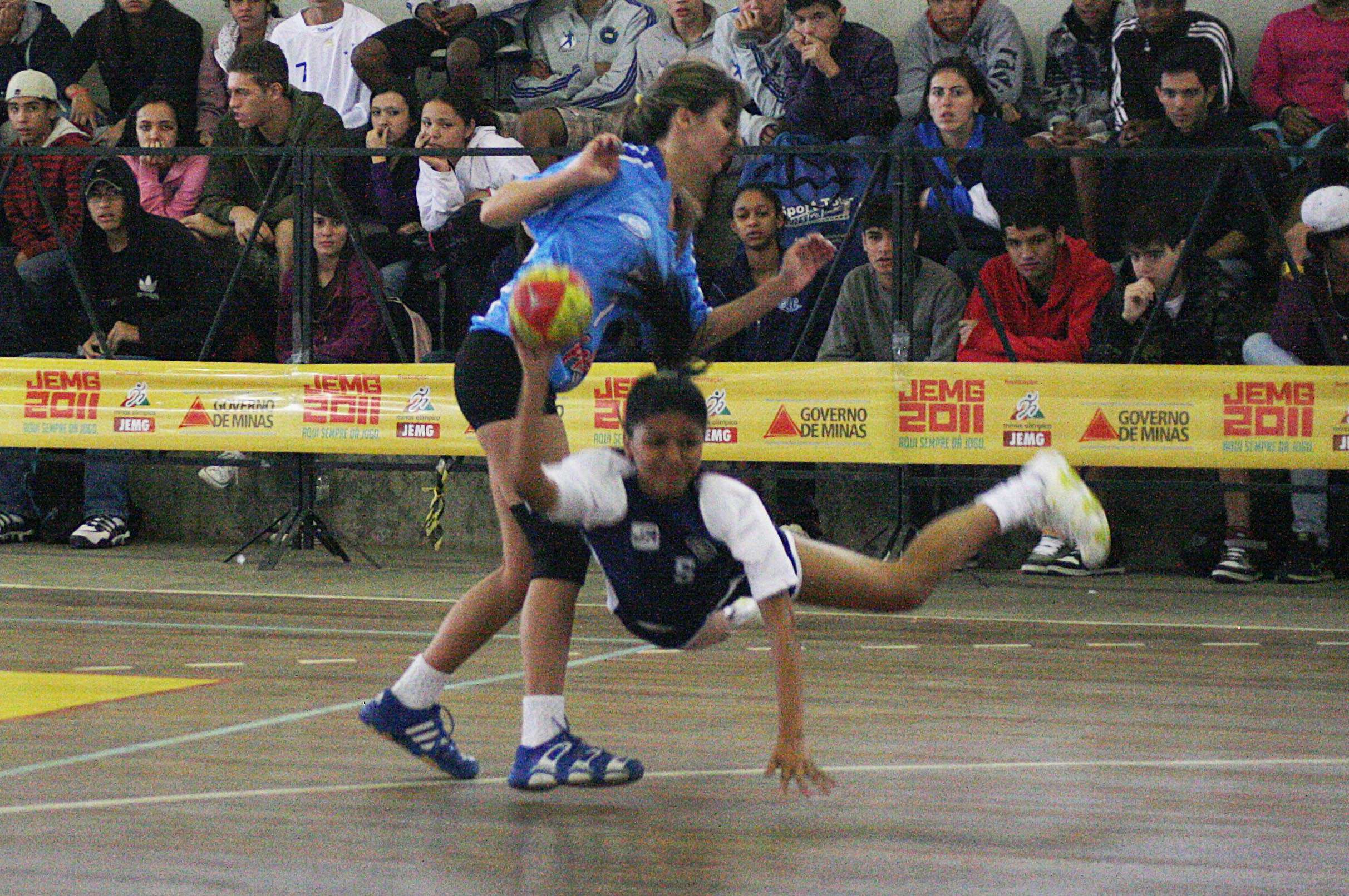 Leia mais sobre o artigo JEMG: veja fotos e resultados desta quinta. Handebol e futsal de JF na semifinal