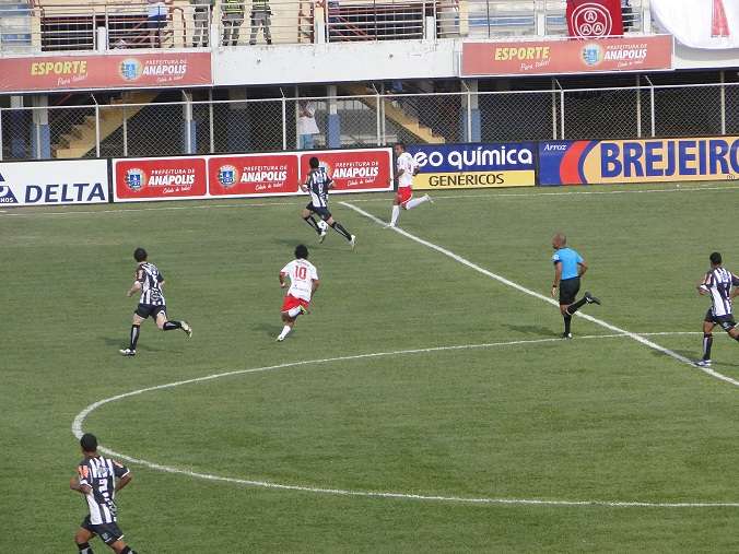 Leia mais sobre o artigo Tupi perde com gol de goleiro aos 48 do segundo tempo: 2 a 1
