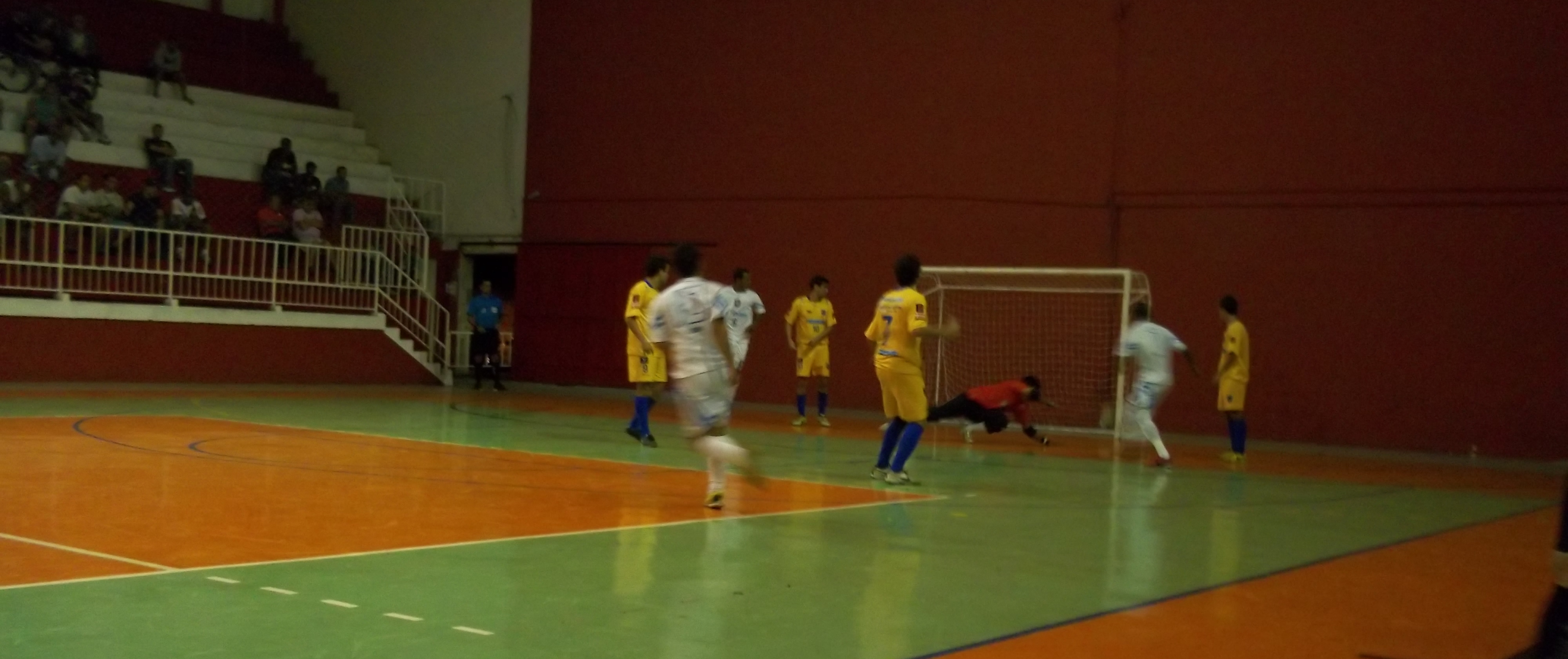 Leia mais sobre o artigo Copa Panorama de Futsal: JF e Santana do Deserto vencem na semifinal