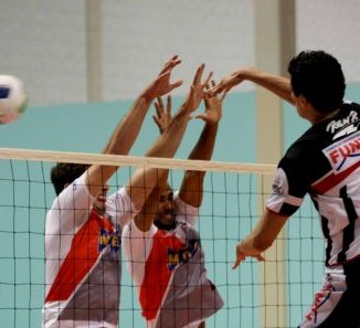 Leia mais sobre o artigo UFJF bate Olympico por 3 sets a 2, de virada, no “esquenta” da Superliga