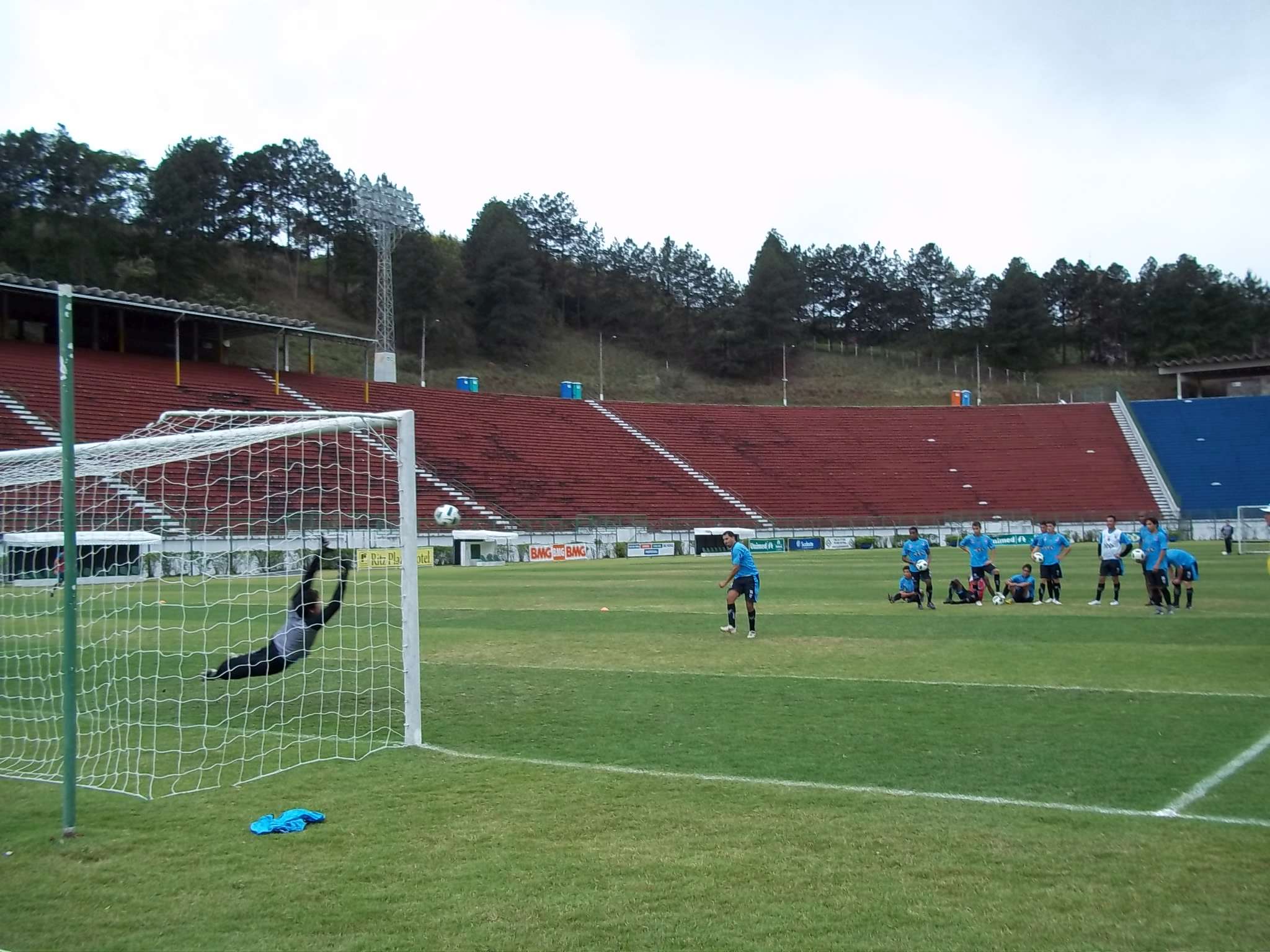 Leia mais sobre o artigo Treino sem Adê e Allan, mas com chuva, tesão, alegria e pontaria. Viagem ao Rio é antecipada