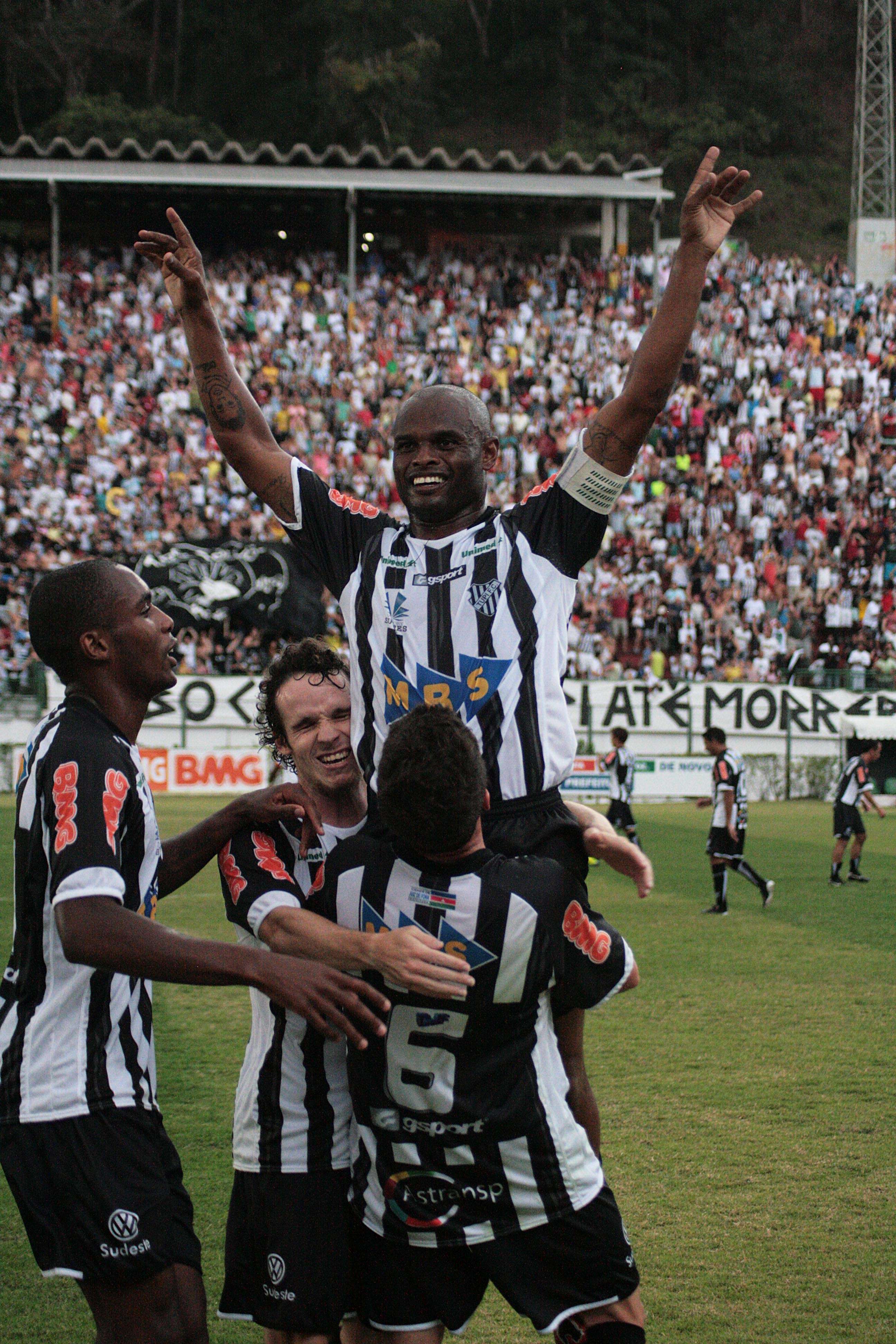 Leia mais sobre o artigo Um veterano nos braços do time e da torcida