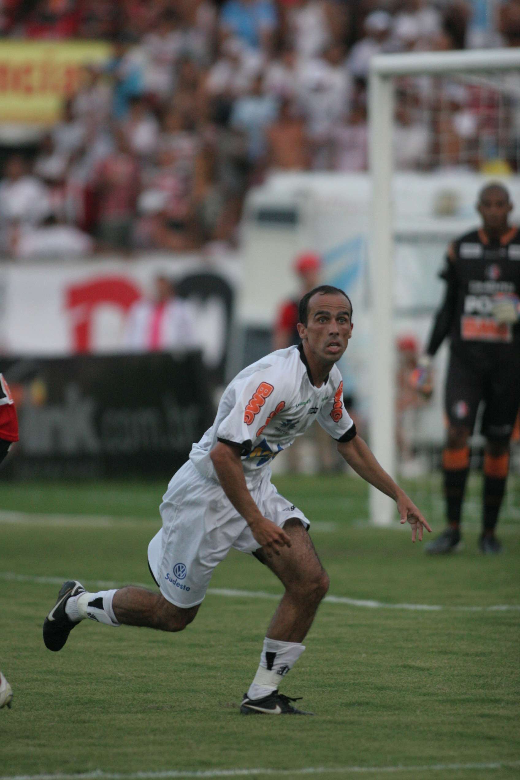 Leia mais sobre o artigo Tupi anuncia permanência de Allan até maio de 2013. Michel Cury muito perto de voltar