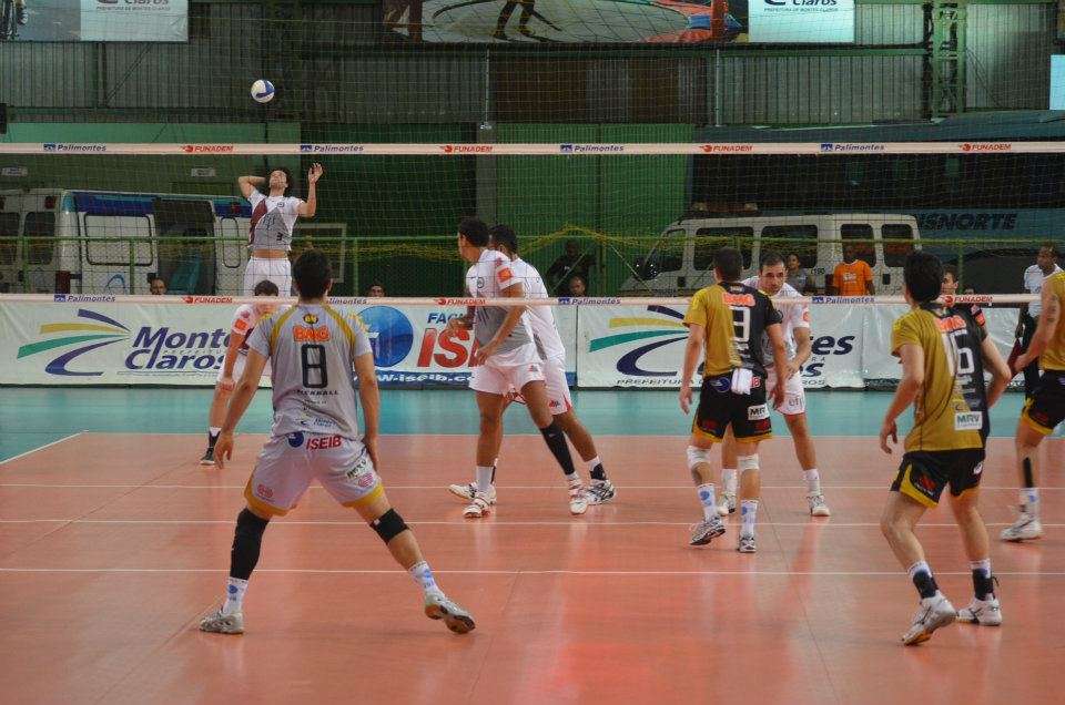 Leia mais sobre o artigo UFJF teve o jogo na mão, mas permitiu virada do Montes Claros: 3 sets a 2