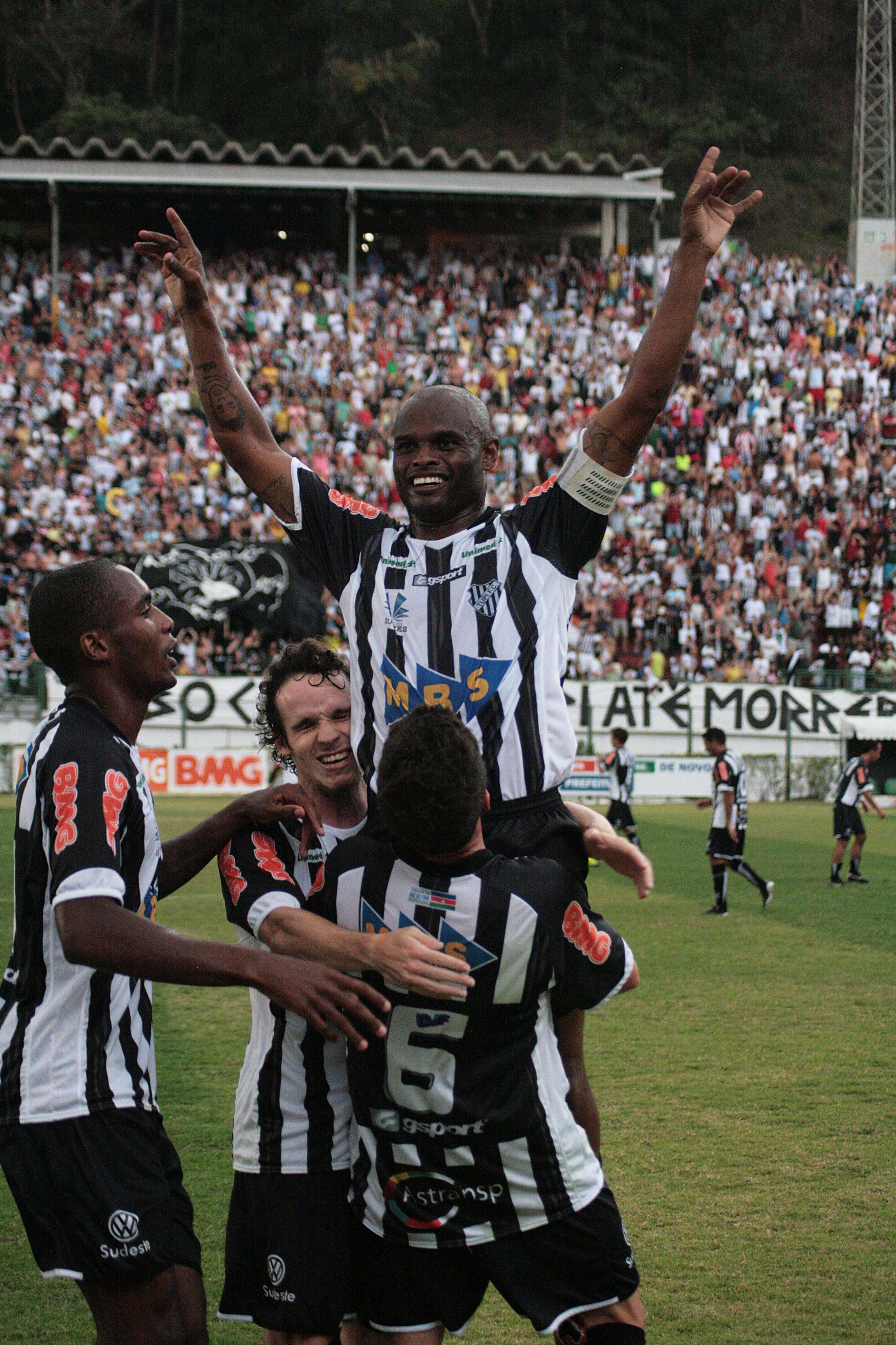 Leia mais sobre o artigo Rodrigo fora do jogo com o Nacional. Victor Hugo, filho de Zé Luiz, confirmado no gol do Tupi