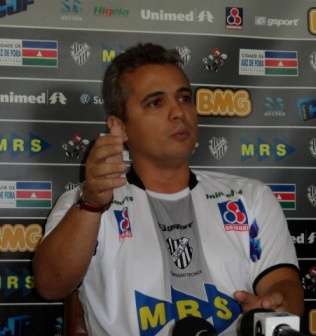 Leia mais sobre o artigo Confirmado: Moacir Júnior substitui Grasseli e é o novo técnico do Tupi