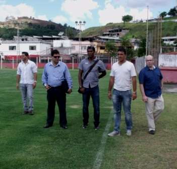 Leia mais sobre o artigo Tetracampeão Aldair visita o Tupynambás