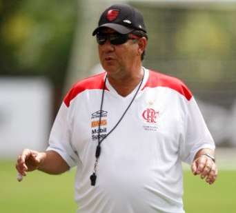 Leia mais sobre o artigo Fla perde para o Olimpia e se complica na Libertadores. Brasileiro terá árbitros atrás do gol