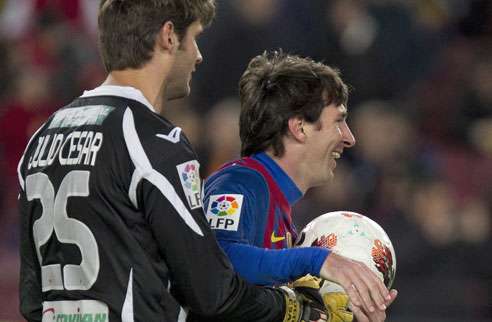 Leia mais sobre o artigo Goleiro vítima de Messi evitou o mil de Romário