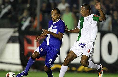 Leia mais sobre o artigo Libertadores: Alecsandro perde dois pênaltis, mas Vasco vence