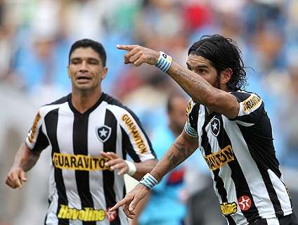 Leia mais sobre o artigo Vasco tem 5 “expulsões retroativas”. Loco e Herrera “funcionam”, Botafogo garantido