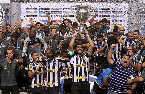 Leia mais sobre o artigo Invicto, Botafogo atropela o Vasco, comemora a Taça Rio e decide com o Flu