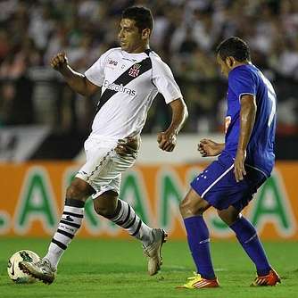 Leia mais sobre o artigo Cruzeiro derrota o Vasco e rouba liderança do rival. Galo goleia