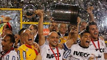 Leia mais sobre o artigo Com gols de Emerson Sheik, Corinthians conquista a América: 2 a 0 no Boca