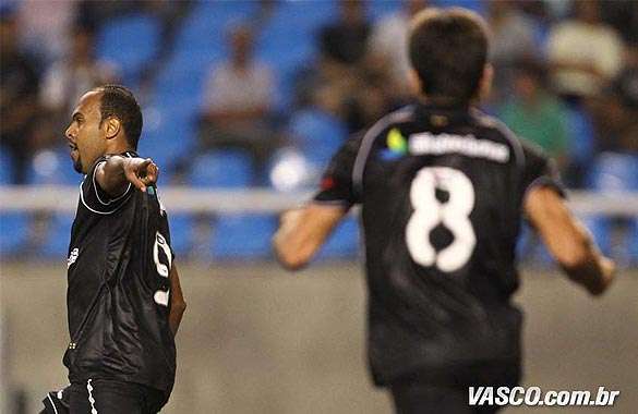 Leia mais sobre o artigo Gol de Alecsandro no finalzinho coloca Vasco na liderança. Flu perde a primeira