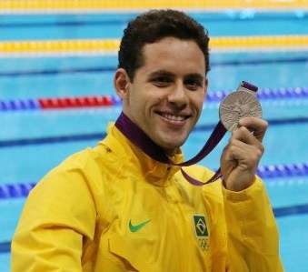 Leia mais sobre o artigo Londres 2012: Thiago Pereira bate Michael Phelps e fica com a prata nos 400 medley