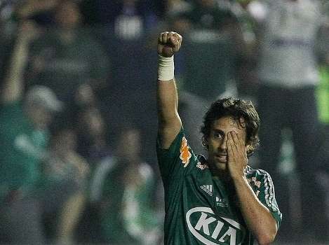 Leia mais sobre o artigo Palmeiras abre 2 a 0. Mano aposta em Hulk. Loco é do Figueira. São Paulo anuncia Ney Franco