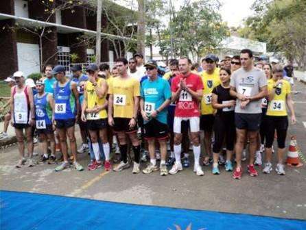 Leia mais sobre o artigo Corrida Rústica Sindiclubes movimenta UFJF. Veja classificação geral e por faixas