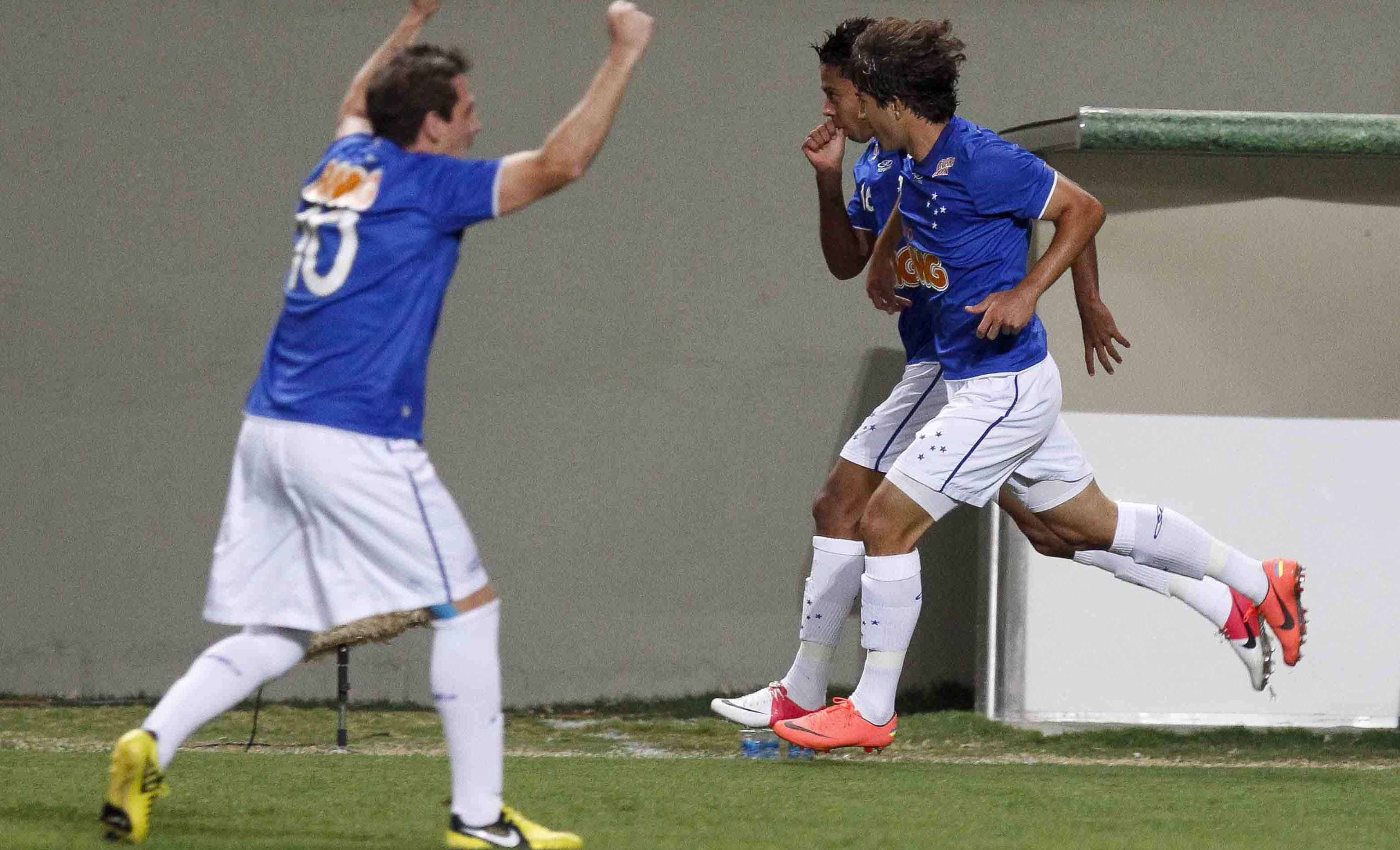 Leia mais sobre o artigo Cruzeiro e Atlético empatam em jogo quente: 2 a 2. Fla e Bota empatam em jogo frio: 0 a 0