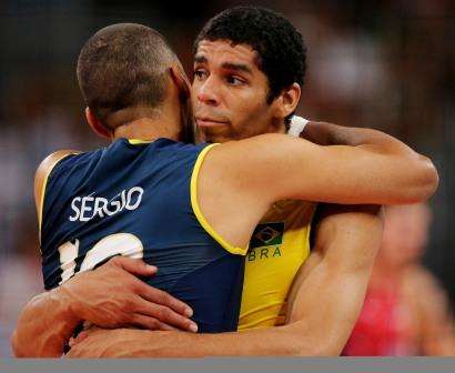 Leia mais sobre o artigo Ao alcance dos dedos, mas longe do peito: Brasil deixa escapar o ouro no Vôlei masculino