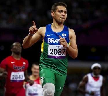 Leia mais sobre o artigo Alan Fonteles faz história ao conquistar medalha de ouro batendo Oscar Pistorius