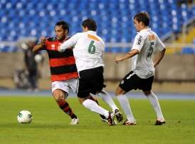 Leia mais sobre o artigo Flamengo perde com erros grosseiros na defesa. Corinthians bate o Grêmio