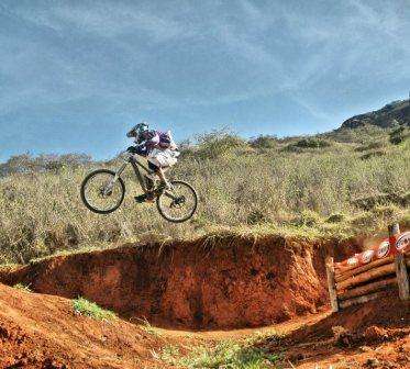 Leia mais sobre o artigo Miguel Giovannini conquista bi mundial no Downhill e pensa no tri