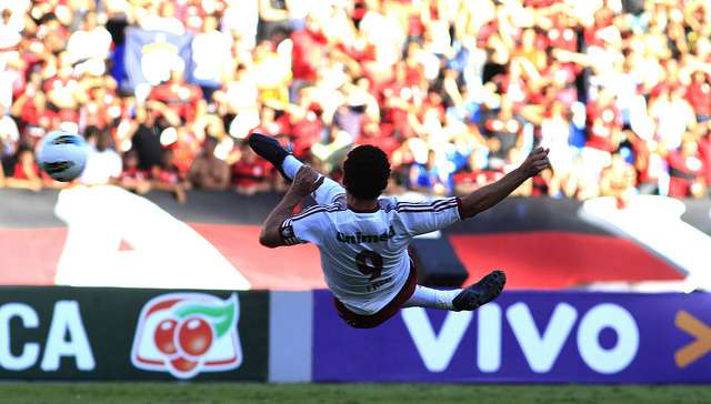 Leia mais sobre o artigo Domingo no Brasileirão: Flu bate Fla com voleio de Fred e reflexo de Cavalieri