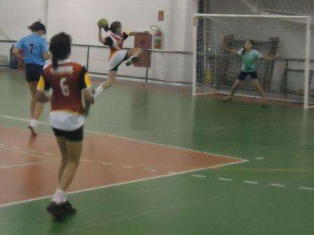 Leia mais sobre o artigo EE Nyrce Villaverde, Jesuítas e Granbery estreiam com vitórias no Handebol dos Intercolegiais. Veja também resultados de 4ª