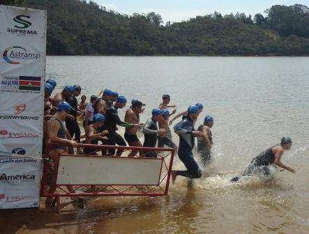 Leia mais sobre o artigo Duelo de gerações nos 1.500 metros do Swim Challenge