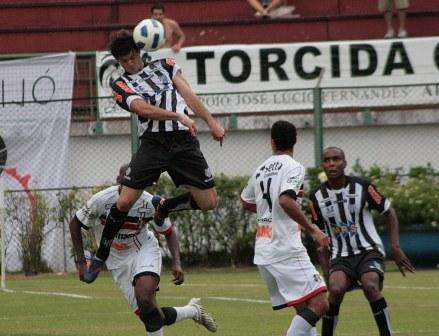 Leia mais sobre o artigo Ladeira completa 50 jogos pelo Tupi diante do Santo André