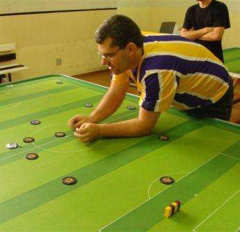 Leia mais sobre o artigo Marcus Motta é tricampeão brasileiro individual de Futebol de Mesa