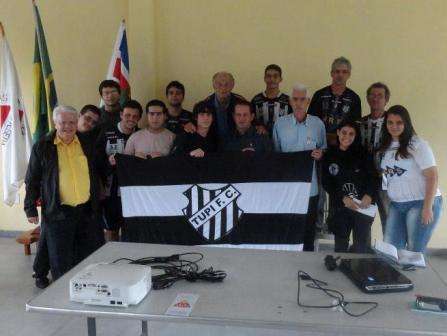 Leia mais sobre o artigo Associação Amigos do Tupi: esforço para ajudar o clube e busca por transparência