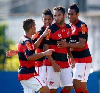 Leia mais sobre o artigo Vasco goleia e Fla tropeça. Veja resultados de quarta