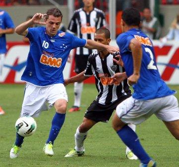 Leia mais sobre o artigo Montillo no Santos, Pato no Timão. Veja o mercado da bola