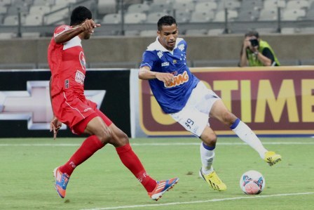 Leia mais sobre o artigo Cruzeiro faz 2 a 0 no América-TO e assume a ponta