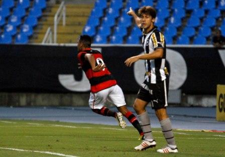 Leia mais sobre o artigo Fla vence o clássico contra o Bota e assegura vantagens