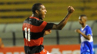 Leia mais sobre o artigo Fla vence com dois do “novo-velho” camisa 11
